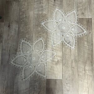 2 Pc VTG Star Starched Doilies